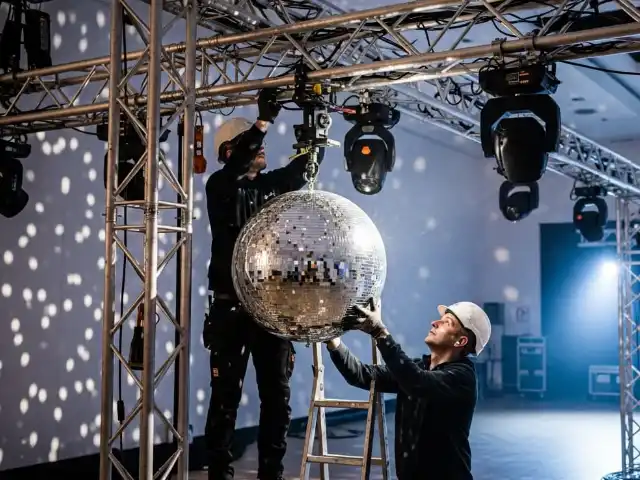 Instalación profesional de bolas disco en CDMX y Estado de México