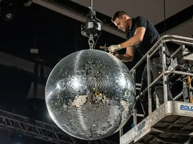 Servicio técnico especializado en bolas espejo y mantenimiento preventivo