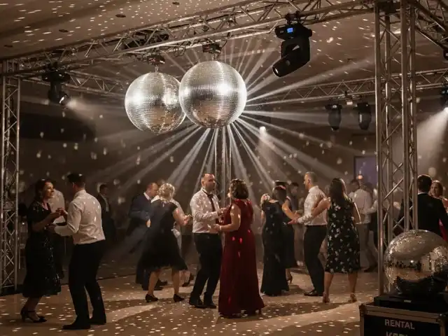 Renta de bolas disco con motor giratorio y luces LED