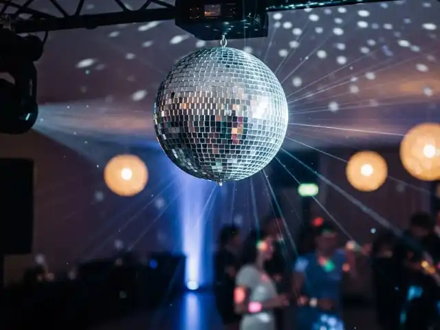 Renta de esferas disco para fiestas de XV años