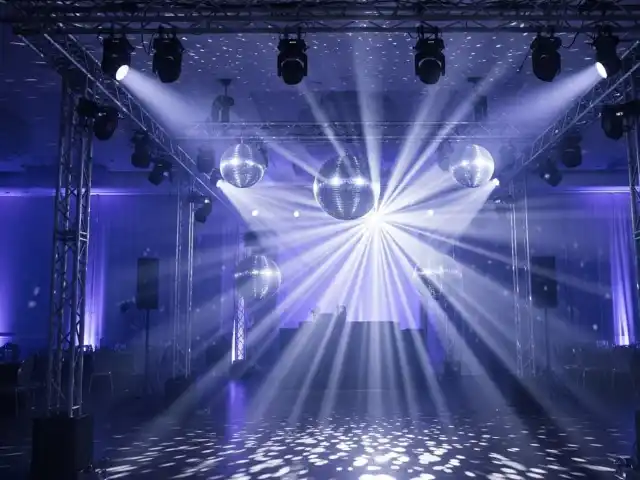 Operador DMX técnico especializado en iluminación para bodas